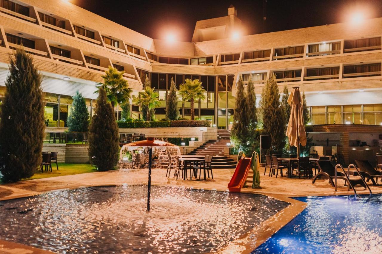 Ashur Hotel Dukhan Экстерьер фото
