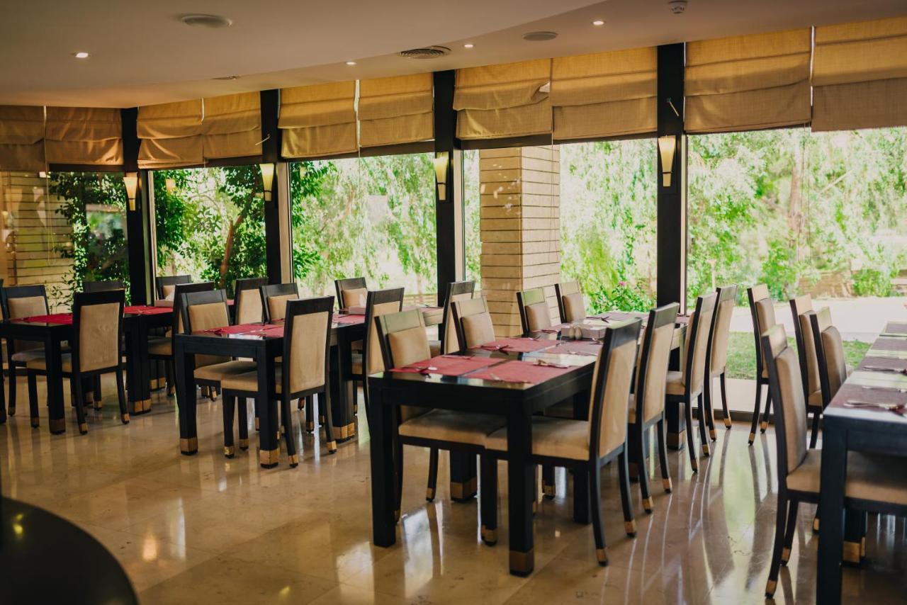 Ashur Hotel Dukhan Экстерьер фото
