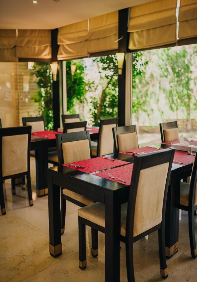 Ashur Hotel Dukhan Экстерьер фото